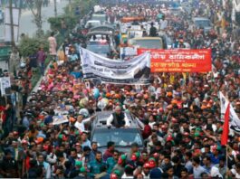 Bangladesh's Home Minister and leader of ruling Awami League party Asaduzzaman Khan (C) greets his supporters during a campaign rally ahead of the general elections in Dhaka.