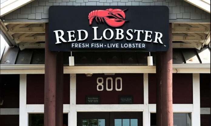 A Red Lobster restaurant in Schaumburg, Ill. The chain had almost 600 locations in the U.S. and Canada when it filed for bankruptcy.Nam Y. Huh / AP