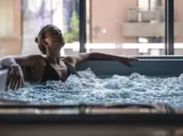 Which is better, a hot bath or a cold plunge?
